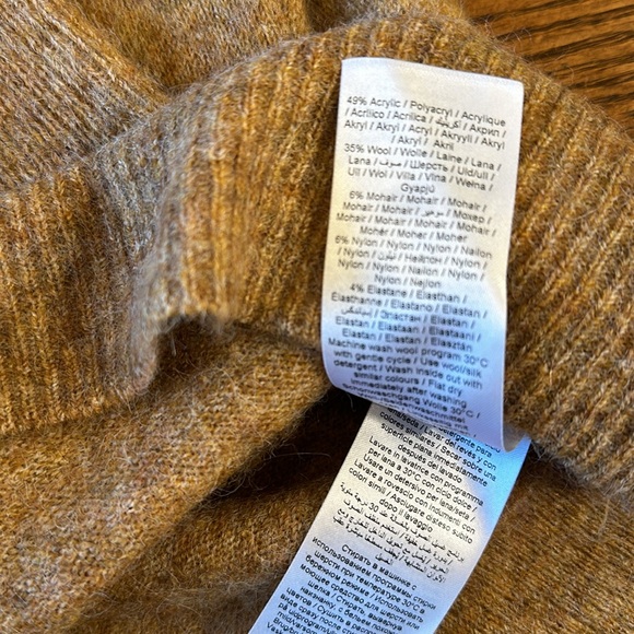 Nwt. Sweater - Picture 7 of 7